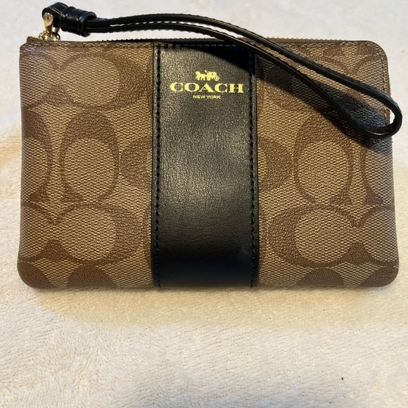 Coach Handbags - Coach Leather Corner Zip Wristlet